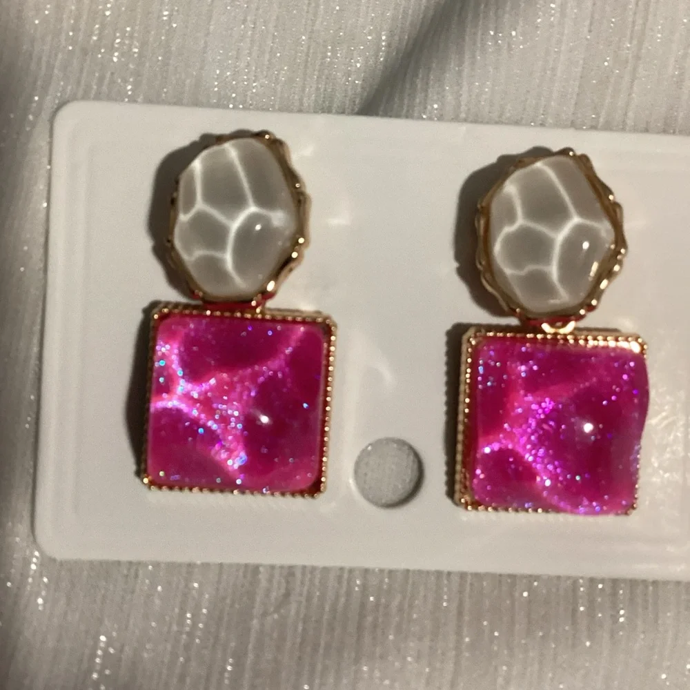 💗 Pink Glittery & White Translucent Geometric Resin Drop Water Ripple Ea…